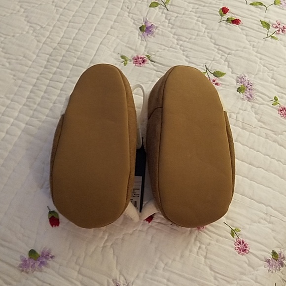 NWT: Boys Claw Slippers - Picture 5 of 5